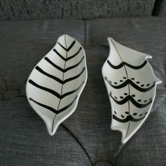 Set of 2 Nate Berkus Trinket Dishes Bowls Black White Leaves Feathers 8" Long - Picture 2 of 6
